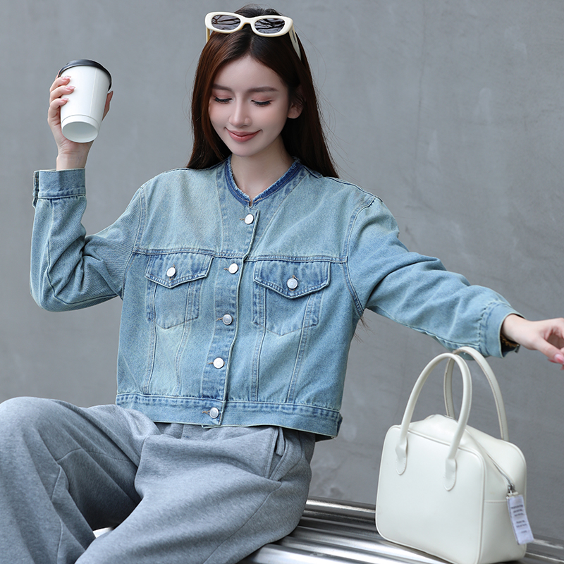 Women's Retro Washed Denim Jacket with Collarless Silhouette and Raw Edges